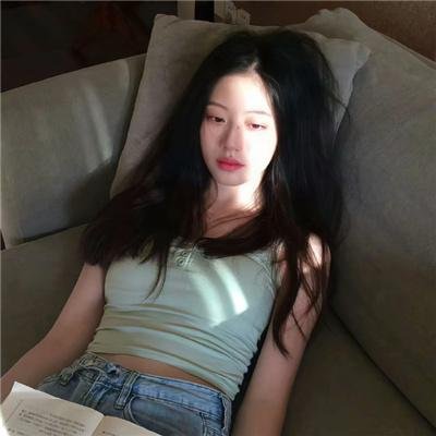 潇洒佳人淡淡妆